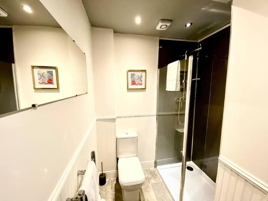 פאיסליי Anchored Homely Apartment In Historic Centre מראה חיצוני תמונה