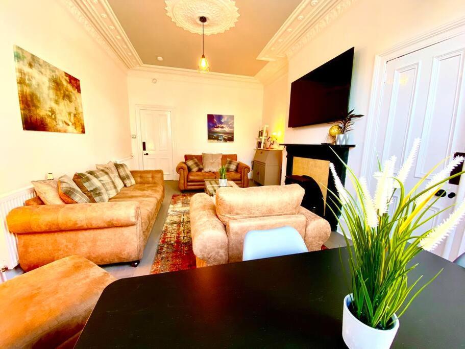 פאיסליי Anchored Homely Apartment In Historic Centre מראה חיצוני תמונה