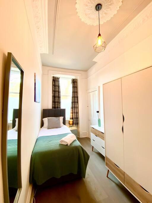 פאיסליי Anchored Homely Apartment In Historic Centre מראה חיצוני תמונה