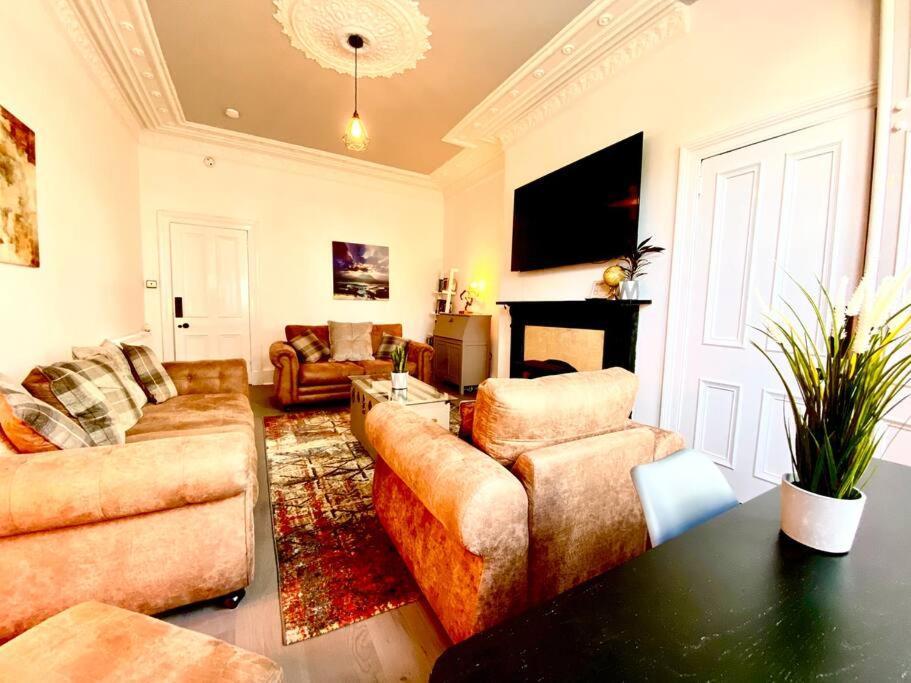פאיסליי Anchored Homely Apartment In Historic Centre מראה חיצוני תמונה