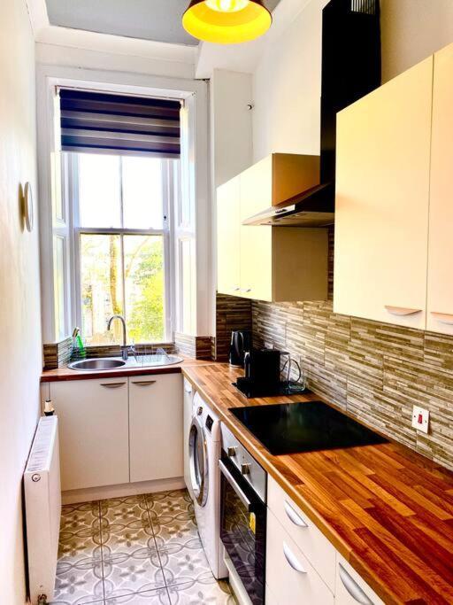 פאיסליי Anchored Homely Apartment In Historic Centre מראה חיצוני תמונה
