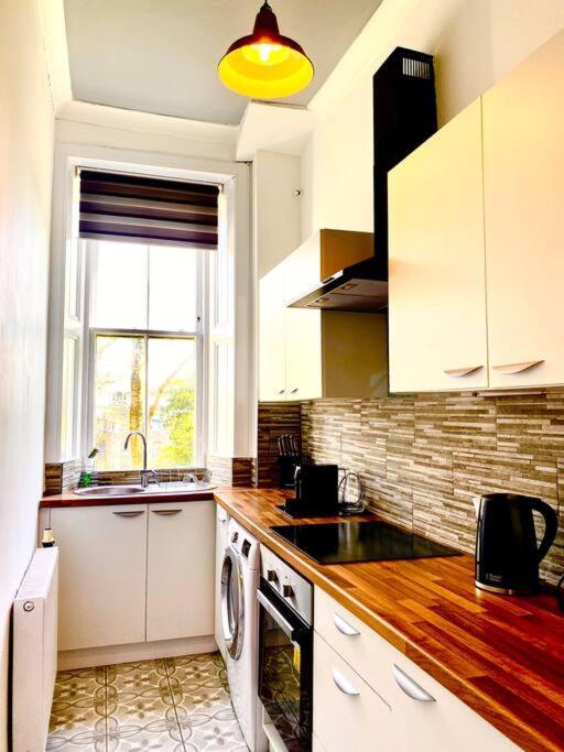 פאיסליי Anchored Homely Apartment In Historic Centre מראה חיצוני תמונה
