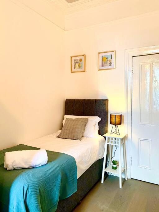פאיסליי Anchored Homely Apartment In Historic Centre מראה חיצוני תמונה